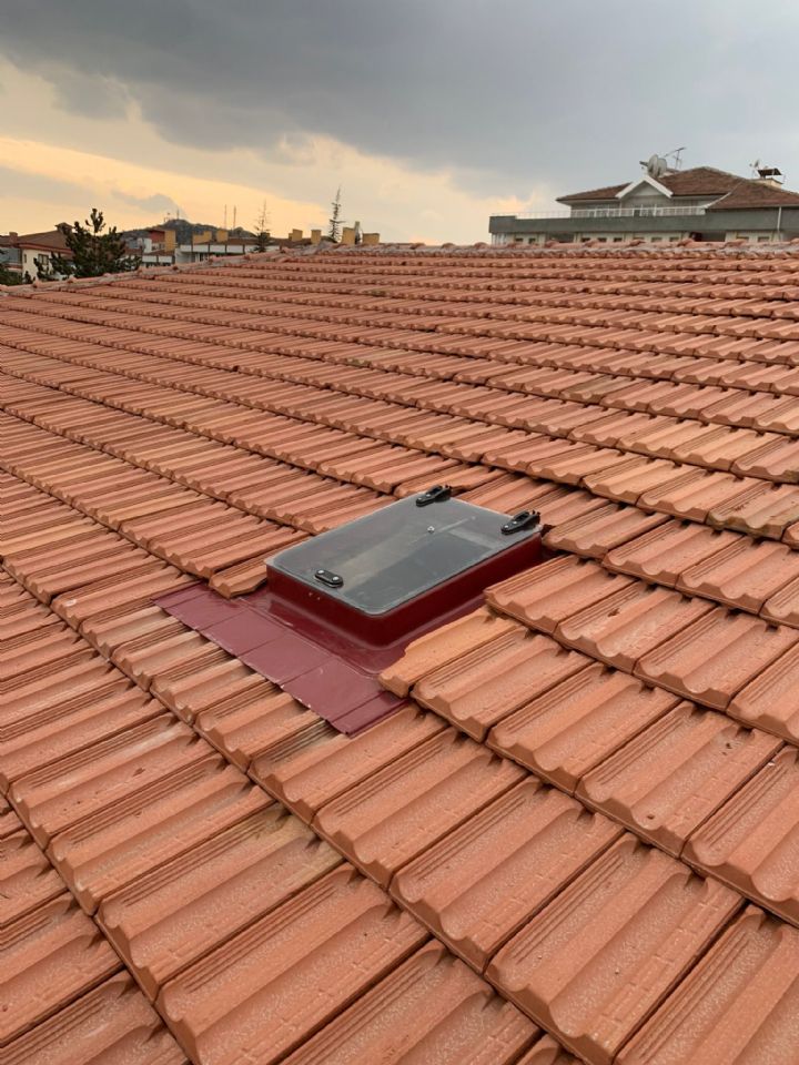 Dritare Kiremit Çatı Çıkış Kapağı Çift Piston Uygulaması