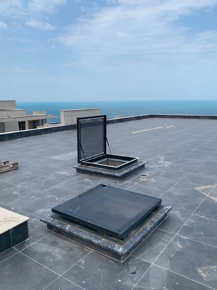 Özelleştirilmiş Ölçülerde Düz Camlı Işıklık