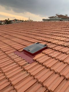 Büyük Boy Kiremit Çatı Çıkış Kapağı Çift Amortisörlü